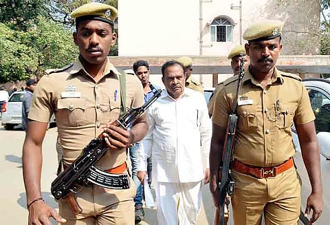 துணைவேந்தர் கணபதியை போலீஸ் காவலில் எடுத்து விசாரிக்க கோரிய மனு திங்கள் கிழமை ஒத்திவைப்பு