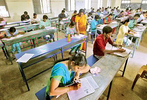 குரூப்-4 தேர்வு தமிழகம் முழுவதும் 17½ லட்சம் பேர் எழுதினர்