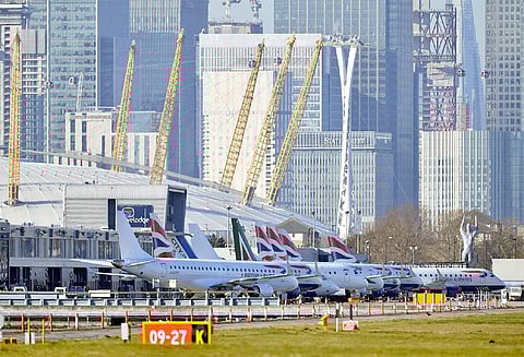 லண்டன் விமான நிலையத்தில் பரபரப்பு 2-ம் உலகப்போரில் பயன்படுத்திய வெடிகுண்டு கண்டெடுப்பு