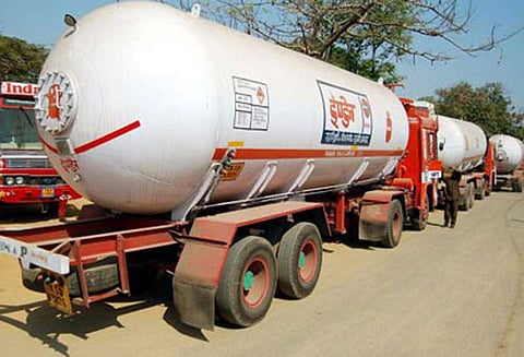 கியாஸ் டேங்கர் லாரி உரிமையாளர்கள் போராட்டம் 2வது நாளாக தொடர்கிறது