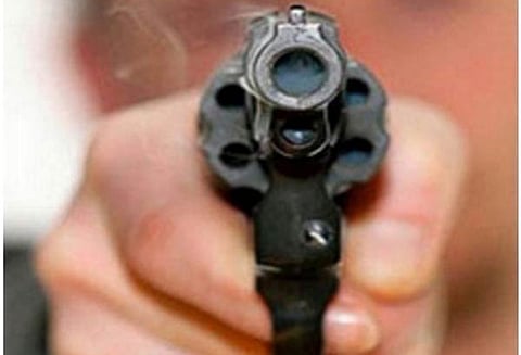 நண்பரின் திருமண நிகழ்ச்சிக்கு சென்ற ராணுவ வீரர் துப்பாக்கியால் சுட்டு தற்கொலை