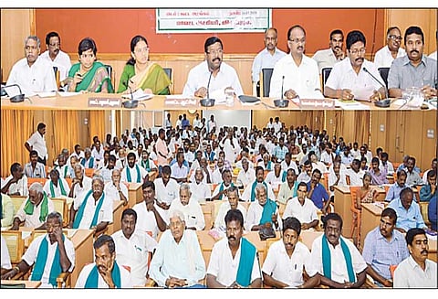 தாலுகா அலுவலகங்களில் சிட்டா அடங்கல் விவரத்தை கொடுத்து ஏரிகளில் வண்டல் மண் எடுத்துக்கொள்ளலாம், கலெக்டர் தகவல்