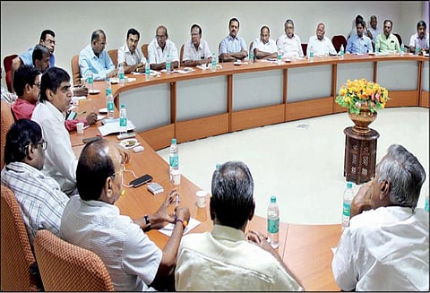 திருப்பூர் ஏற்றுமதியாளர்கள் சங்கத்தில் பனியன் தொழில் வளர்ச்சி குறித்த ஆலோசனை கூட்டம்