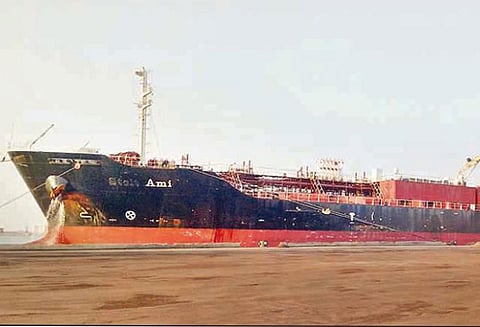 வ.உ.சி. துறைமுகத்தில் முதல் முறையாக கந்தக அமிலம் இறக்குமதி