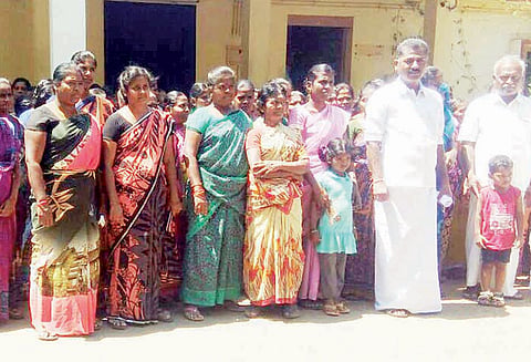 உதவி கலெக்டர் அலுவலகத்தை தீப்பெட்டி தொழிலாளர்கள் முற்றுகை