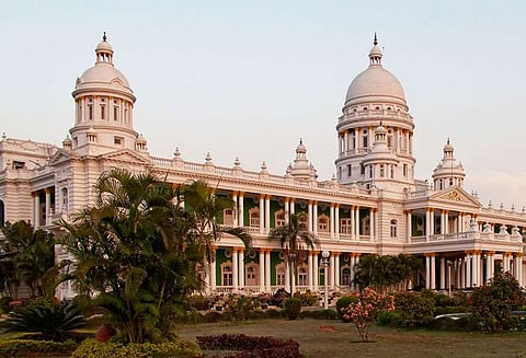 கர்நாடகா: மைசூரு ஓட்டலில் தங்குவதற்கு இடம் கிடைக்காததால் வேறு ஓட்டலில் தங்கிய பிரதமர்