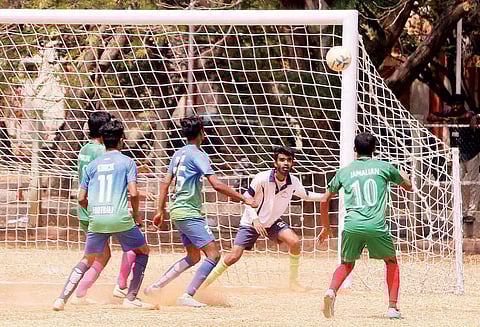 மாநில அளவிலான கால்பந்து போட்டி தொடங்கியது