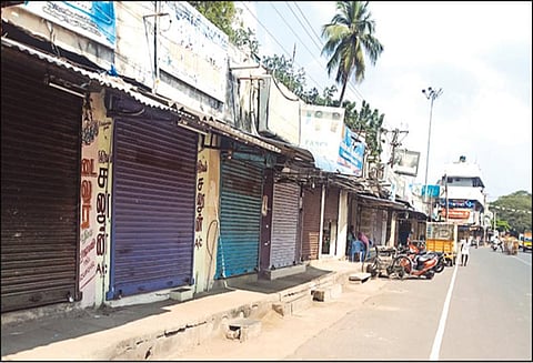 நகராட்சி வரி உயர்வை கண்டித்து வில்லியனூர், பாகூர், திருபுவனை பகுதியில் கடையடைப்பு