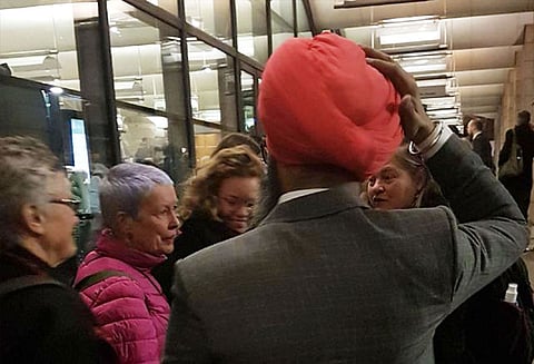 இங்கிலாந்து பாராளுமன்றம் அருகே சீக்கியர் மீது இனவெறி தாக்குதல்