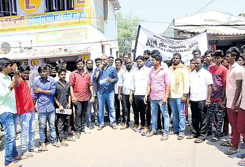 திருவள்ளூர், காஞ்சீபுரத்தில் நீட் தேர்வை கண்டித்து ஆர்ப்பாட்டம்