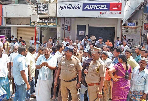 ஏர்செல் அலுவலகத்தை வாடிக்கையாளர்கள் முற்றுகை