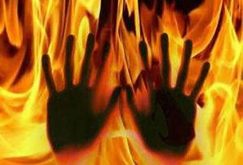 உத்தரபிரதேசத்தில் 18 வயது பெண் எரித்துக் கொலை