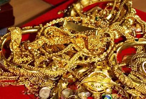 லாரி டிரைவர் வீட்டில் நகை திருட்டு