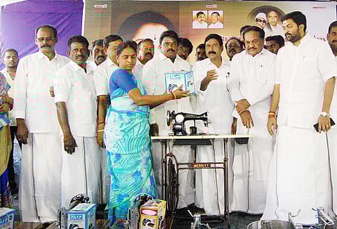 ஜெயலலிதா பிறந்த நாள் விழா: ஏழைகளுக்கு நலத்திட்ட உதவிகள்