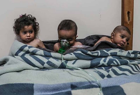 சிரியாவில் குழந்தைகளை குறிவைத்து ரசாயனத் தாக்குதல் உயிருக்கு போராடும் பரிதாபம்