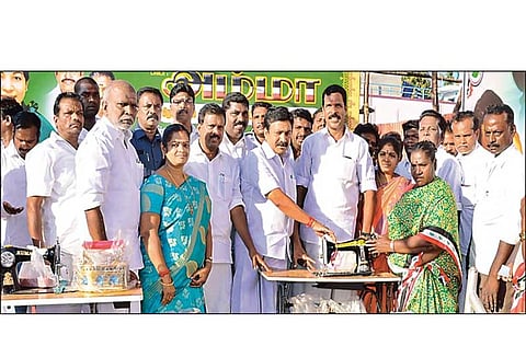 ஜெயலலிதா பிறந்தநாளையொட்டி ஆயிரம் பேருக்கு நலத்திட்ட உதவிகள் அமைச்சர் சி.வி.சண்முகம் வழங்கினார்