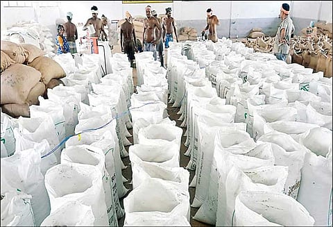 கள்ளக்குறிச்சி ஒழுங்குமுறை விற்பனைக்கூடத்தில் ரூ.52¼ லட்சத்துக்கு தானியங்கள் விற்பனை அதிகாரி தகவல்