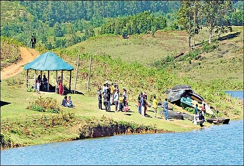 பராமரிப்பு பணிக்காக சூழல் சுற்றுலா மையம் மூடல்