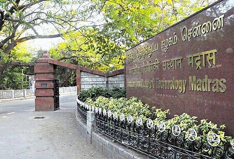 சென்னை ஐ.ஐ.டி.யில் மத்திய மந்திரிகள் பங்கேற்ற விழாவில் சமஸ்கிருத பாடல் பாடப்பட்டதால் சர்ச்சை