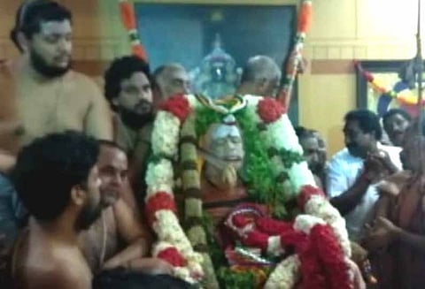 சங்கராச்சாரியார் ஜெயேந்திரர் உடல் அஞ்சலிக்காக வைக்கப்பட்டுள்ளது- வாழ்க்கை வரலாறு