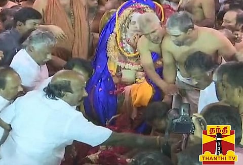 காஞ்சி ஜெயேந்திரர் உடலுக்கு துணை முதல் அமைச்சர் ஓபிஎஸ் அஞ்சலி