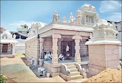 உத்தமபாளையத்தில், பக்தர்களே நிதி திரட்டி ரூ.1 கோடியில் நரசிங்க பெருமாள் கோவில் புனரமைப்பு