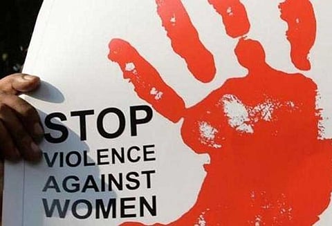 பாலியல் பலாத்காரத்தில் ஈடுபட்ட 4 பாதிரியார்கள் மீது வழக்குப்பதிவு