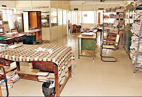 25 அம்ச கோரிக்கைகளை வலியுறுத்தி ஊரக வளர்ச்சித்துறை அலுவலர்கள் வேலைநிறுத்தம்