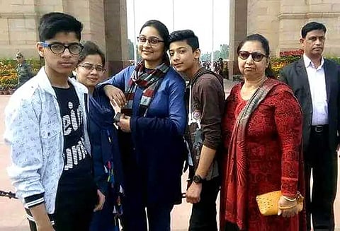 ஒரே குடும்பத்தை சேர்ந்த 11 பேரும் மூட நம்பிக்கையால் தற்கொலை செய்தது சிசிடிவி காட்சி மூலம் உறுதியானது