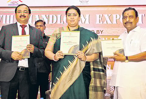 சரக்கு சேவை வரியில் இருந்து கைத்தறி தொழிலுக்கு விலக்கு அளிக்க வேண்டும் தமிழக அமைச்சர் கோரிக்கை