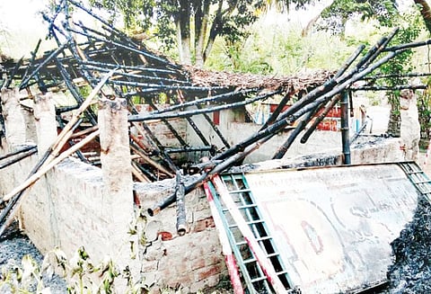 சோதனை சாவடிக்கு தீவைப்பு மர்ம நபர்களுக்கு வலைவீச்சு