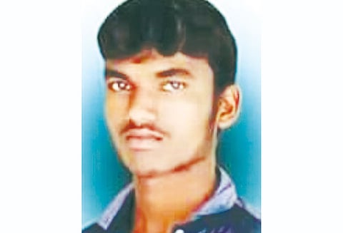 மது அருந்திய போது ஏற்பட்ட தகராறில் பட்டதாரி வாலிபர் கட்டையால் அடித்துக்கொலை