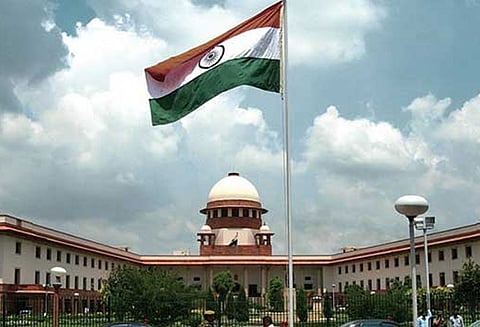 ஓ.பன்னீர்செல்வம் உள்ளிட்ட 11 பேர் தகுதிநீக்க வழக்கு: சபாநாயகர் பதில் அளிக்க சுப்ரீம் கோர்ட்டு நோட்டீஸ்