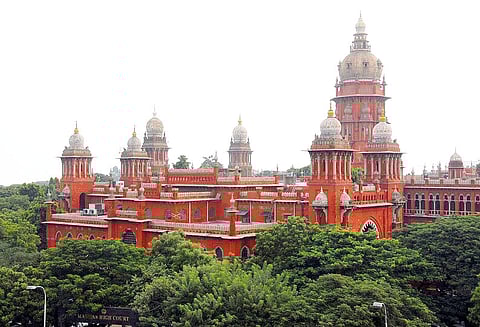 மதுக்கடைகளை மதியம் 2 மணிக்கு மேல் திறந்தால் என்ன? தமிழக அரசுக்கு ஐகோர்ட்டு கேள்வி