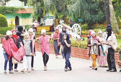 ஊட்டியில் கடுங்குளிர் நிலவுவதால் சுற்றுலா பயணிகள் அவதி