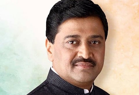 மராட்டியத்தில் தொழில் முதலீடு குறைந்ததற்கு பா.ஜனதா, சிவசேனா கூட்டணி கட்சிகள் ஒருங்கிணைந்து செயல்படாததே காரணம் - அசோக் சவான் குற்றச்சாட்டு