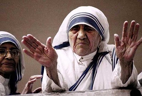 குழந்தைகள் விற்பனை; அன்னை தெரசாவிற்கு வழங்கப்பட்ட பாரத ரத்னா விருதை திரும்ப பெற வேண்டும் ஆர்.எஸ்.எஸ்.