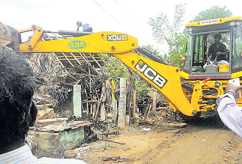 கோவில் குளத்தை சுற்றியுள்ள ரூ.25 கோடி ஆக்கிரமிப்பு நிலம் மீட்பு