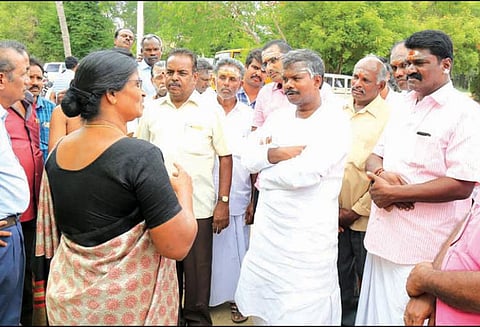 ரூ.50 கோடி மதிப்புள்ள அவினாசி லிங்கேஸ்வரர் கோவில் நிலம் ஆக்கிரமிப்பு - மீட்க அதிகாரிகள் நடவடிக்கை