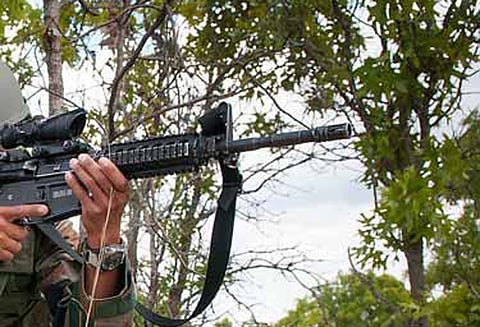 மத்திய ரிசர்வ் படை போலீசார் 2 பேர் சுட்டுக்கொலை