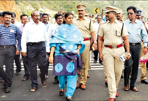 ஹைவேவிஸ் மலைப்பாதையில் விதிகளை பின்பற்றாததால் விபத்துகள் ஏற்படுகின்றன - நேரில் ஆய்வு செய்த கலெக்டர் தகவல்