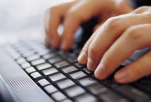 பிளஸ்-2 தேர்ச்சி பெற்ற மாணவர்கள் பள்ளியிலேயே இணையதளம் மூலம் வேலை வாய்ப்புக்கு பதிவு செய்யலாம்