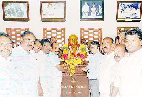 கன்னியாகுமரி மணிமண்டபத்தில் காமராஜர் சிலைக்கு மாலை அணிவித்து மரியாதை