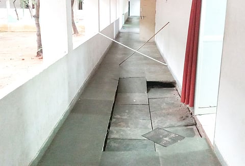 அரியலூரில் பல்துறை அலுவலக நடைபாதை பூமியில் புதைந்தது