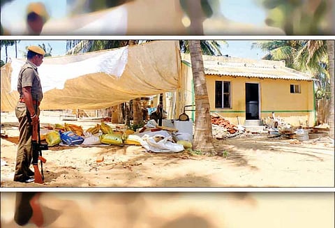 வெடிபொருட்களை அழிக்க காலதாமதம் பொதுமக்கள் வீட்டை காலி செய்யும் அவலம்