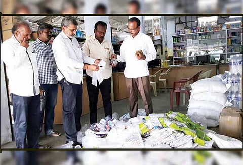 திருப்பூரில் 1½ டன் பிளாஸ்டிக் பொருட்கள் பறிமுதல்