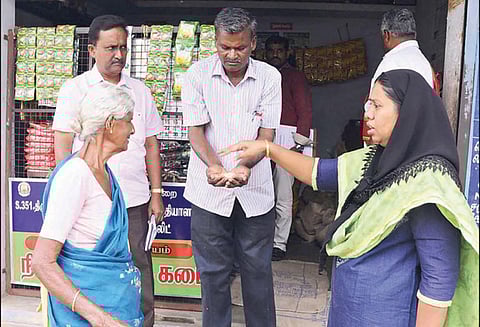 திருச்செங்கோடு பகுதியில் ரேஷன் கடைகளில் கலெக்டர் ஆய்வு