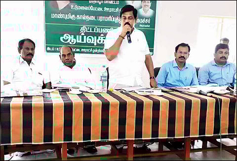 உடுமலை, பொதுமக்களின் அடிப்படை தேவையை அதிகாரிகள் நிறைவேற்றவேண்டும்