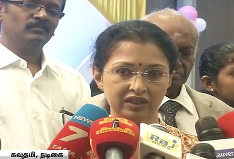 சிகரெட் பிடிப்பவர்களால், சுற்றுபுறத்தில் உள்ளவர்களுக்கும் உடல் நலம் பாதிக்கும் - நடிகை கௌதமி