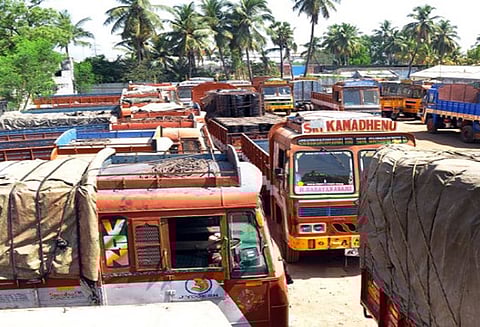 லாரிகள் வேலை நிறுத்தம் 4வது நாளாக நீடிப்பு; காய்கறிகள் விலை உயர்வு